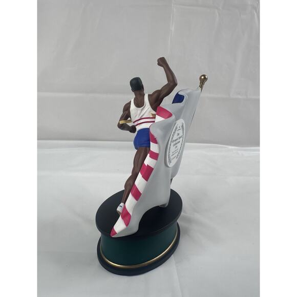 THE OLYMPIC SPIRIT ATLANTA 1996 HALLMARK TRACK & FIELD FIGURINE - Picture 4 of 6